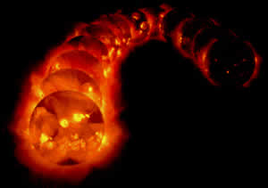 1991年11月から1995年末までの、X線でみた太陽像
